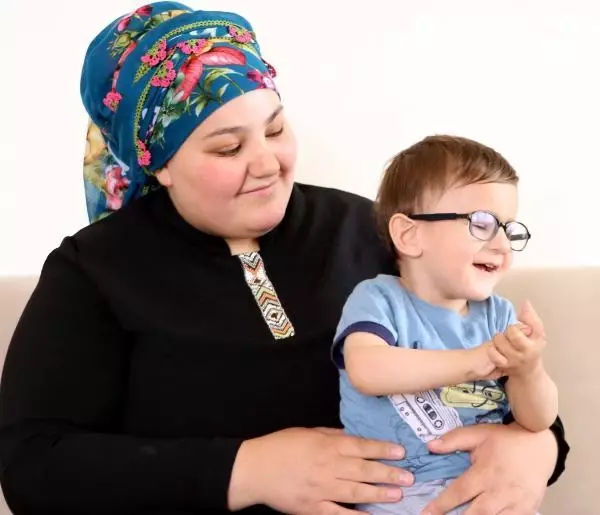 AMELİYAT PARASI DOLANDIRILAN MİRAÇ BEBEĞİN GÖZLERİ AÇILDI, AİLESİ ÇİFTE BAYRAM YAŞADI