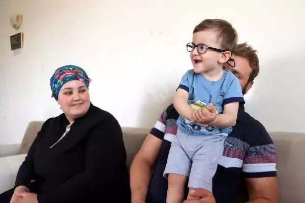 AMELİYAT PARASI DOLANDIRILAN MİRAÇ BEBEĞİN GÖZLERİ AÇILDI, AİLESİ ÇİFTE BAYRAM YAŞADI