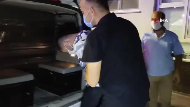Annesinin boğazını kesti, 'Çok iyiyim' dedi Annesinin boğazını kesti, 'Çok iyiyim' dedi