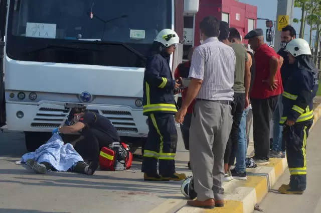Midibüs ile motosiklet çarpıştı: 1 ölü, 1 yaralı Midibüs ile motosiklet çarpıştı: 1 ölü, 1 yaralı