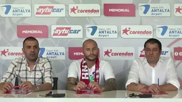 Antalyaspor, Kudriashov ile yeni sözleşme imzaladı