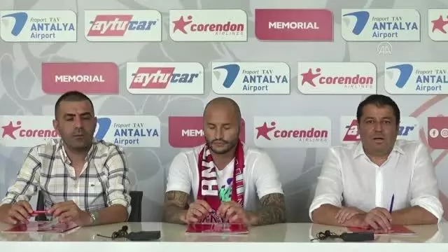 Antalyaspor, Kudriashov ile yeni sözleşme imzaladı