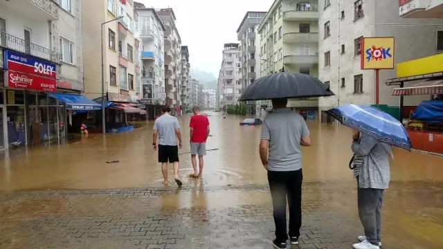 Artvin'de sel ve heyelan