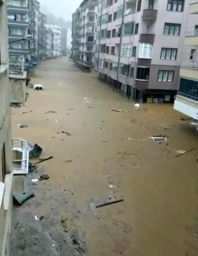 Artvin'de sel ve heyelan