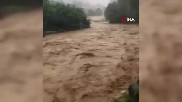 Artvin'de sel ve heyelan