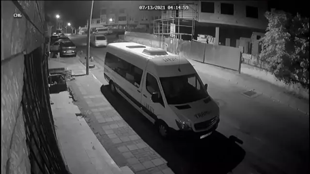 Park halindeki kamyonet böyle çalındı