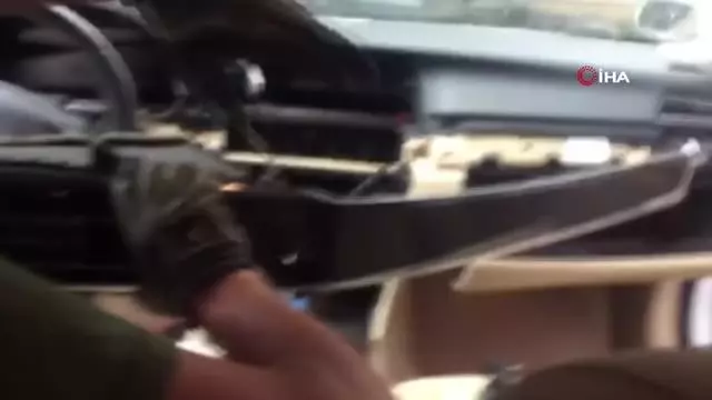 Ataşehir'de hırsızlar lüks aracı soyup soğana çevirdiler