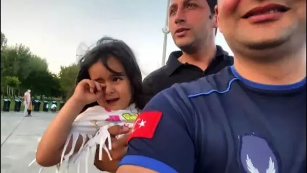 AVCILAR SAHİLİNDE KAYBOLAN KIZI ZABITA BULDU AVCILAR SAHİLİNDE KAYBOLAN KIZI ZABITA BULDU
