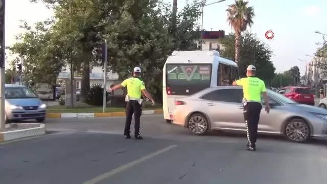 Ayvalık'ta bayram yoğunluğu devam ediyor...Cunda Adası'na giriş yolu yoğunluk nedeniyle 4 saat kapatıldı