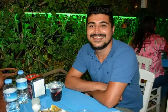 Ayvalık'ta bayram yoğunluğu devam ediyor...Cunda Adası'na giriş yolu yoğunluk nedeniyle 4 saat kapatıldı