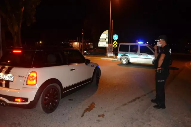 Ayvalık'ta bayram yoğunluğu devam ediyor...Cunda Adası'na giriş yolu yoğunluk nedeniyle 4 saat kapatıldı