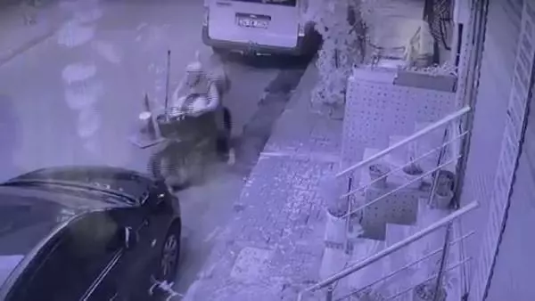 BAĞCILAR'DA ÇALINAN MOTOSİKLETİNİN PEŞİNDEN BÖYLE KOŞTU
