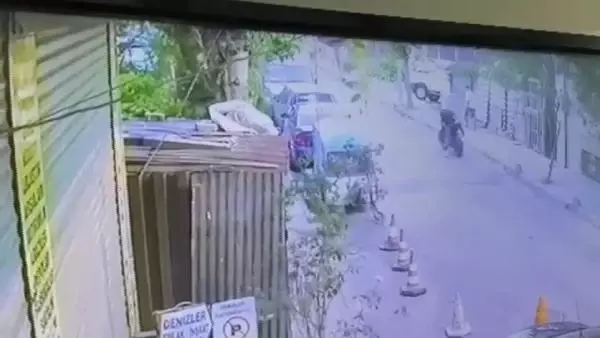 BAĞCILAR'DA ÇALINAN MOTOSİKLETİNİN PEŞİNDEN BÖYLE KOŞTU