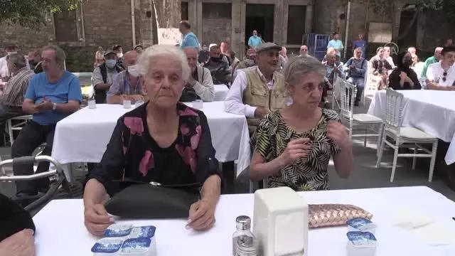 Son dakika gündem: Bakan Yanık, Darülaceze sakinleriyle bayramlaştı