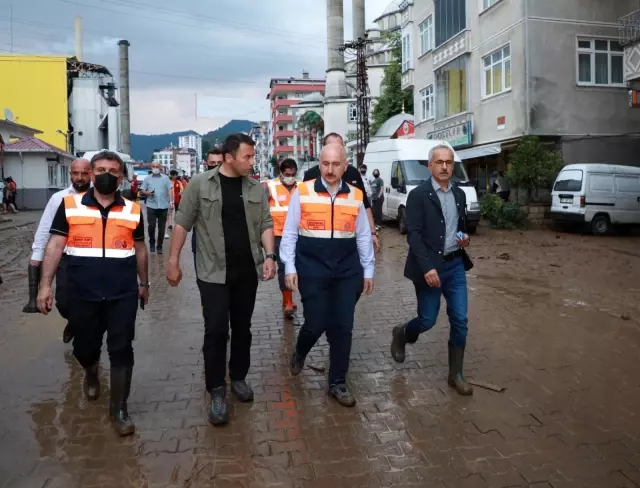 Son dakika: Bakanlar Soylu ve Karaismailoğlu ile AK Parti Genel Başkan Yardımcısı Yazıcı, sel bölgelerinde incelemelerde bulundu Son dakika: Bakanlar Soylu ve Karaismailoğlu ile AK Parti Genel Başkan Yardımcısı Yazıcı, sel bölgelerinde incelemelerde bulundu