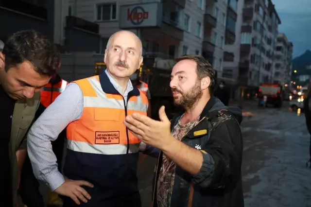 Son dakika: Bakanlar Soylu ve Karaismailoğlu ile AK Parti Genel Başkan Yardımcısı Yazıcı, sel bölgelerinde incelemelerde bulundu