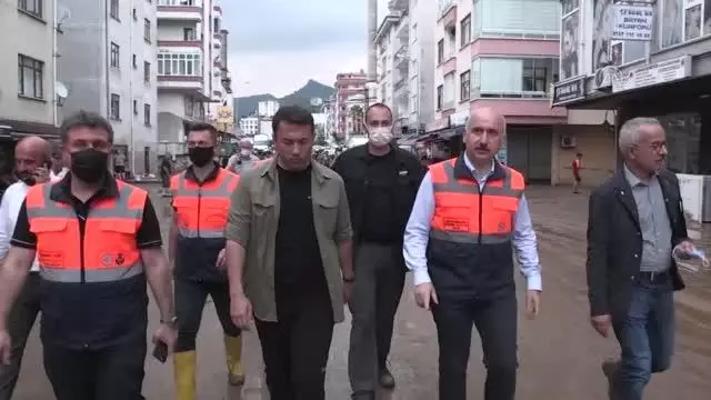 Bakanlar Soylu ve Karaismailoğlu, sel bölgesinde incelemelerde bulundu Bakanlar Soylu ve Karaismailoğlu, sel bölgesinde incelemelerde bulundu