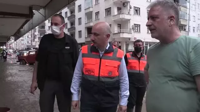 Bakanlar Soylu ve Karaismailoğlu, sel bölgesinde incelemelerde bulundu