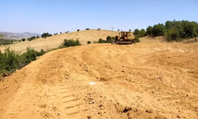 Balıbey'de Hayvan İçme Suyu Göleti Temizlendi Balıbey'de Hayvan İçme Suyu Göleti Temizlendi