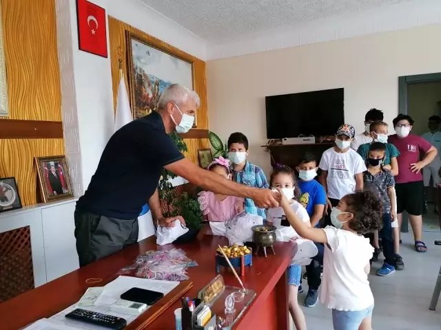 Bayram harçlıkları başkan amcadan Bayram harçlıkları başkan amcadan