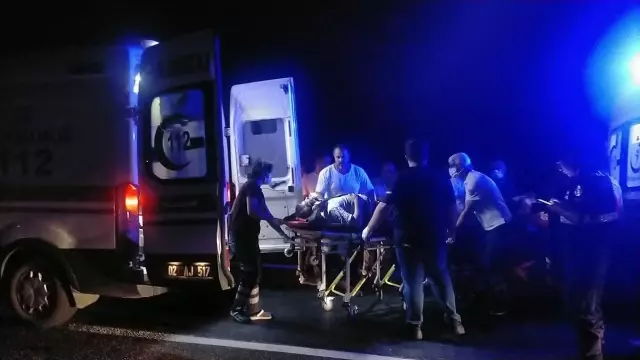 Bayram yolunda feci kaza: 9 yaralı Bayram yolunda feci kaza: 9 yaralı