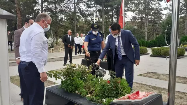 Bayramlaşma programına yağmur sürprizi Bayramlaşma programına yağmur sürprizi