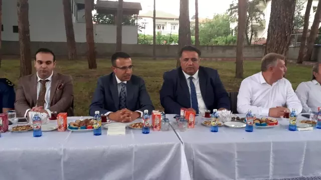 Bayramlaşma programına yağmur sürprizi