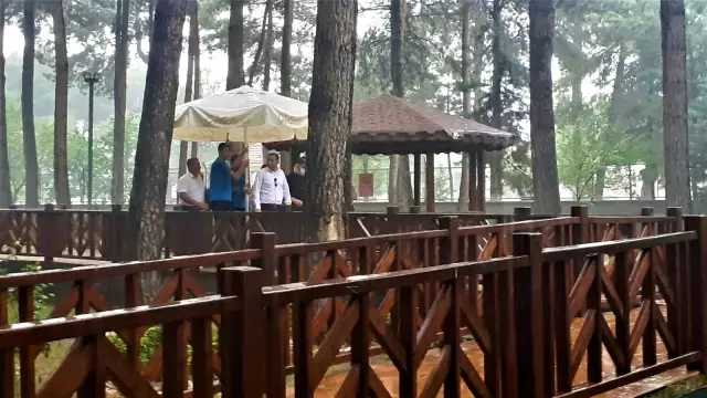 Bayramlaşma programına yağmur sürprizi