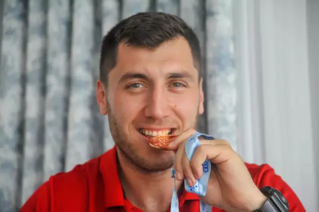 Beden eğitimi öğretmeni milli hentbolcu ikinci kez yurt dışına transfer oldu
