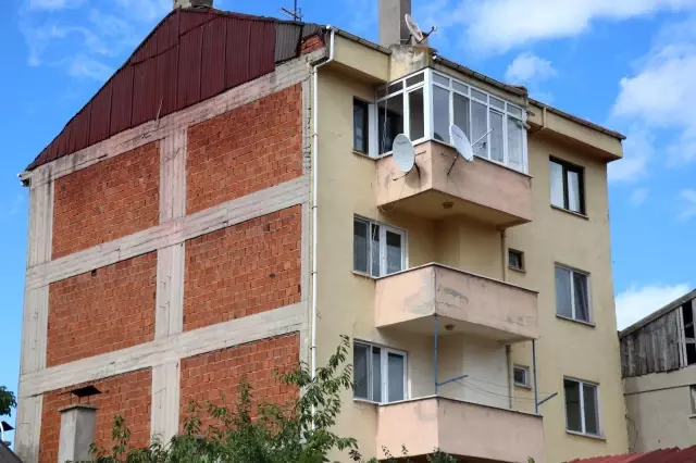 Belediye aşçısı apartmanın terasında ölü bulundu Belediye aşçısı apartmanın terasında ölü bulundu