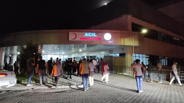 Bingöl'de bir kişinin öldüğü, bir kişinin yaralandığı silahlı kavgayla ilgili 6 şüpheli gözaltına alındı Bingöl'de bir kişinin öldüğü, bir kişinin yaralandığı silahlı kavgayla ilgili 6 şüpheli gözaltına alındı