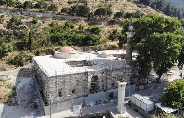 BİZANS SÜTUNLARINI SIVAMIŞLAR BİZANS SÜTUNLARINI SIVAMIŞLAR