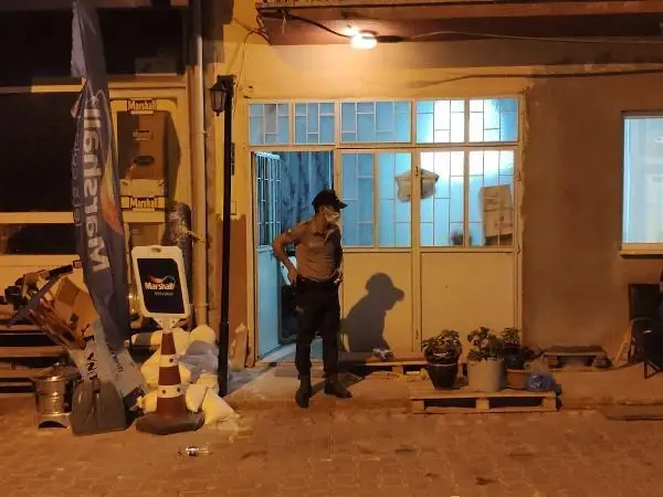 BOĞDUĞU ANNESİNİN BOĞAZINI KESTİ