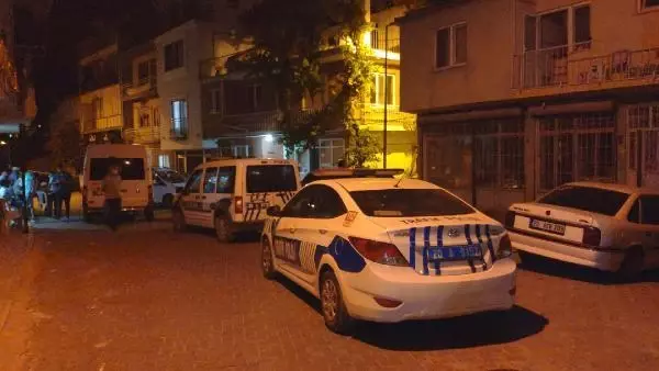 BOĞDUĞU ANNESİNİN BOĞAZINI KESTİ