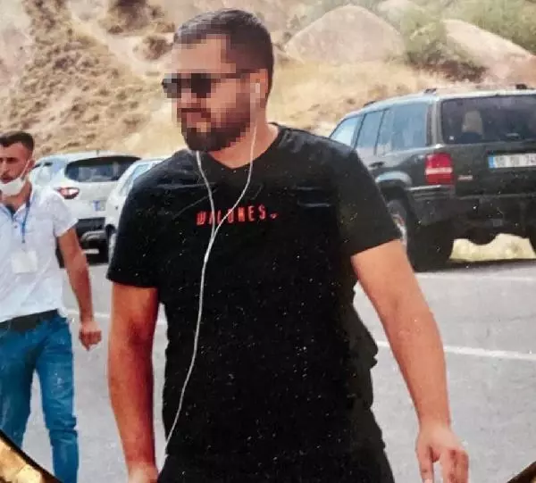 BOĞDUĞU ANNESİNİN BOĞAZINI KESTİ
