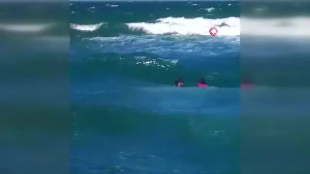 Boğulmaktan son anda kurtarıldılar