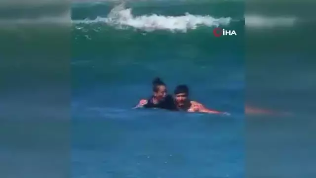 Boğulmaktan son anda kurtarıldılar