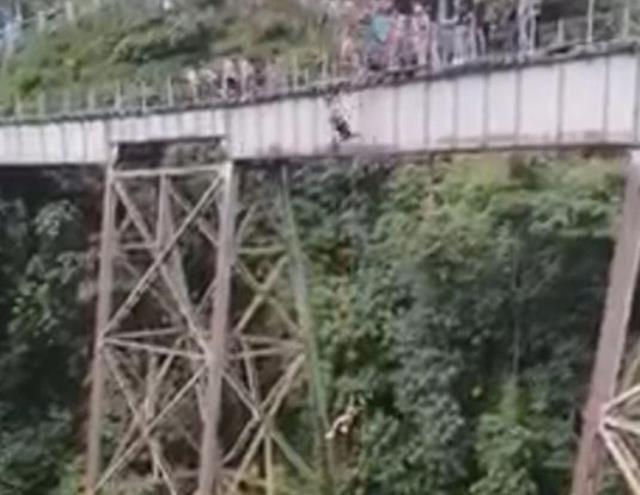 Bungee jumping yaparken verilen komutu yanlış anlayıp atlayan kadın hayatını kaybetti