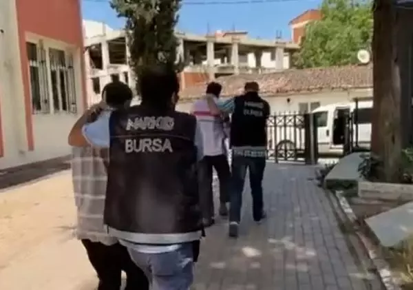 Son Dakika | BURSA'DA 'BAYRAM' OPERASYONU; 2,5 KİLO UYUŞTURUCU ELE GEÇİRİLDİ