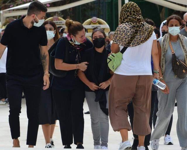 Buse Varol Tektaş'tan hayatını kaybeden Selçuk Tektaş'a yürek yakan veda: Ömür boyu acın içimizde olacak Buse Varol Tektaş'tan hayatını kaybeden Selçuk Tektaş'a yürek yakan veda: Ömür boyu acın içimizde olacak