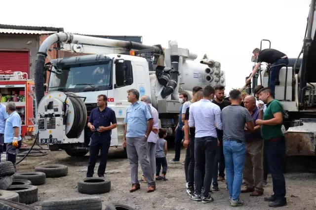 Çalılardan lastiklere sıçrayan yangın gökyüzünü dumana boğdu