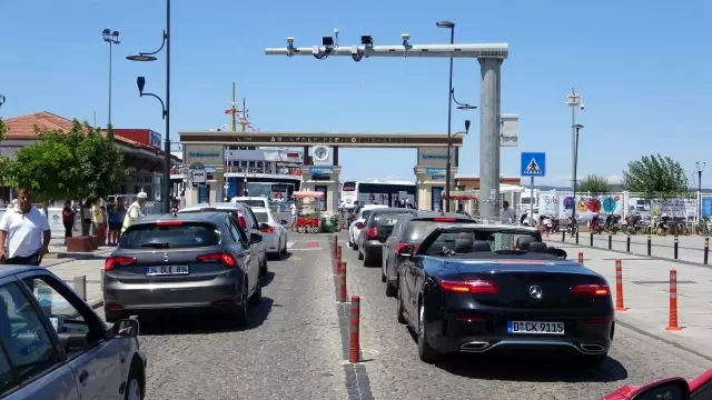 Tatilcilerin dönüş çilesi başladı