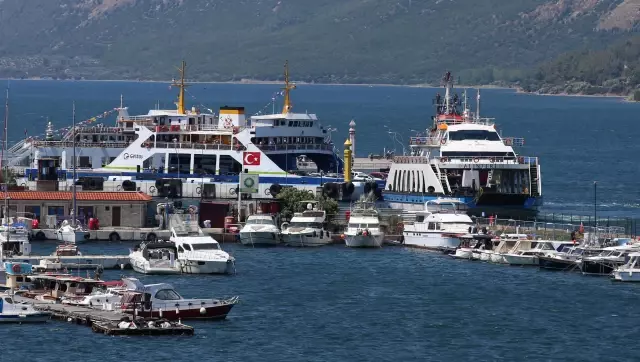 ÇANAKKALE - Feribot iskelelerinde tatilcilerin dönüş yoğunluğu erken başladı