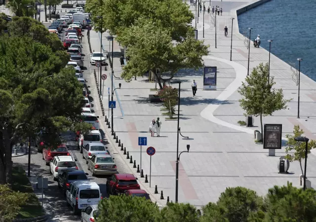 ÇANAKKALE - Feribot iskelelerinde tatilcilerin dönüş yoğunluğu erken başladı
