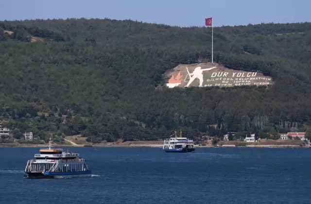 ÇANAKKALE - Feribot iskelelerinde tatilcilerin dönüş yoğunluğu erken başladı