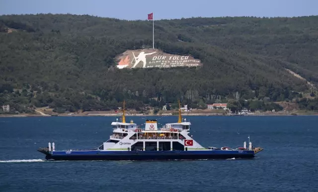 ÇANAKKALE - Feribot iskelelerinde tatilcilerin dönüş yoğunluğu erken başladı