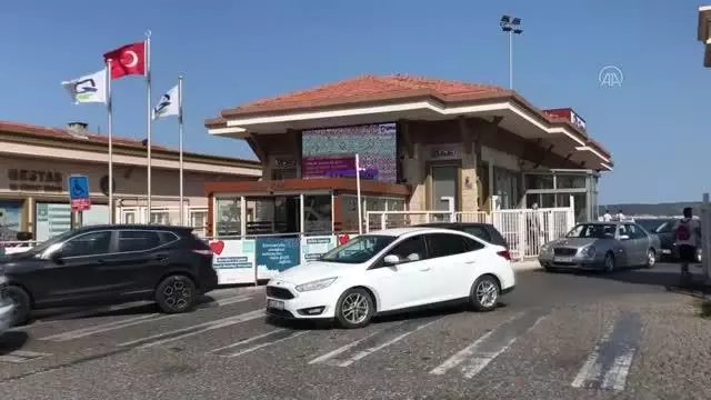 ÇANAKKALE - Feribot iskelelerinde tatilcilerin dönüş yoğunluğu erken başladı