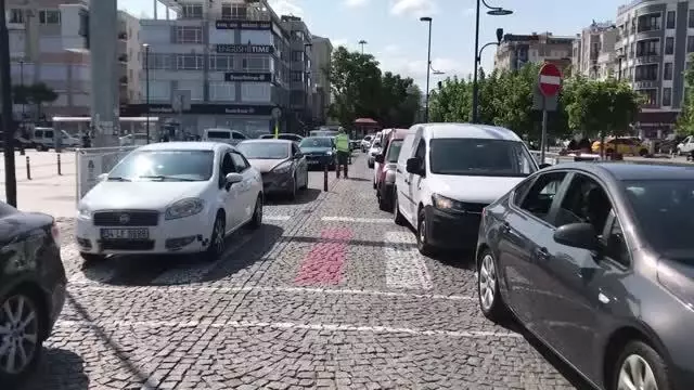 ÇANAKKALE - Feribot iskelelerinde tatilcilerin dönüş yoğunluğu erken başladı