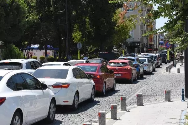 ÇANAKKALE FERİBOT İSKELESİNDE TATİLCİLERİN DÖNÜŞ YOĞUNLUĞU
