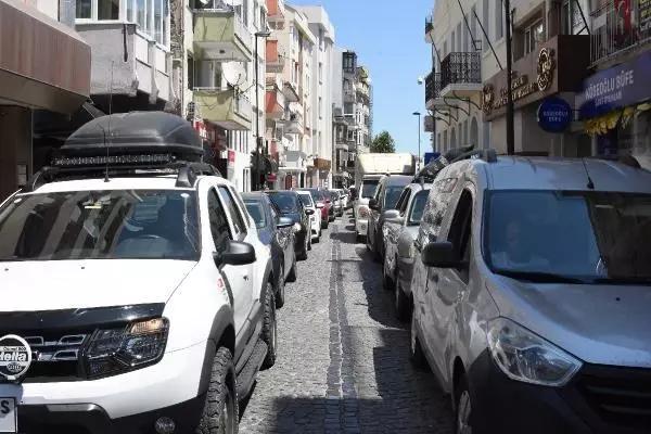 ÇANAKKALE FERİBOT İSKELESİNDE TATİLCİLERİN DÖNÜŞ YOĞUNLUĞU